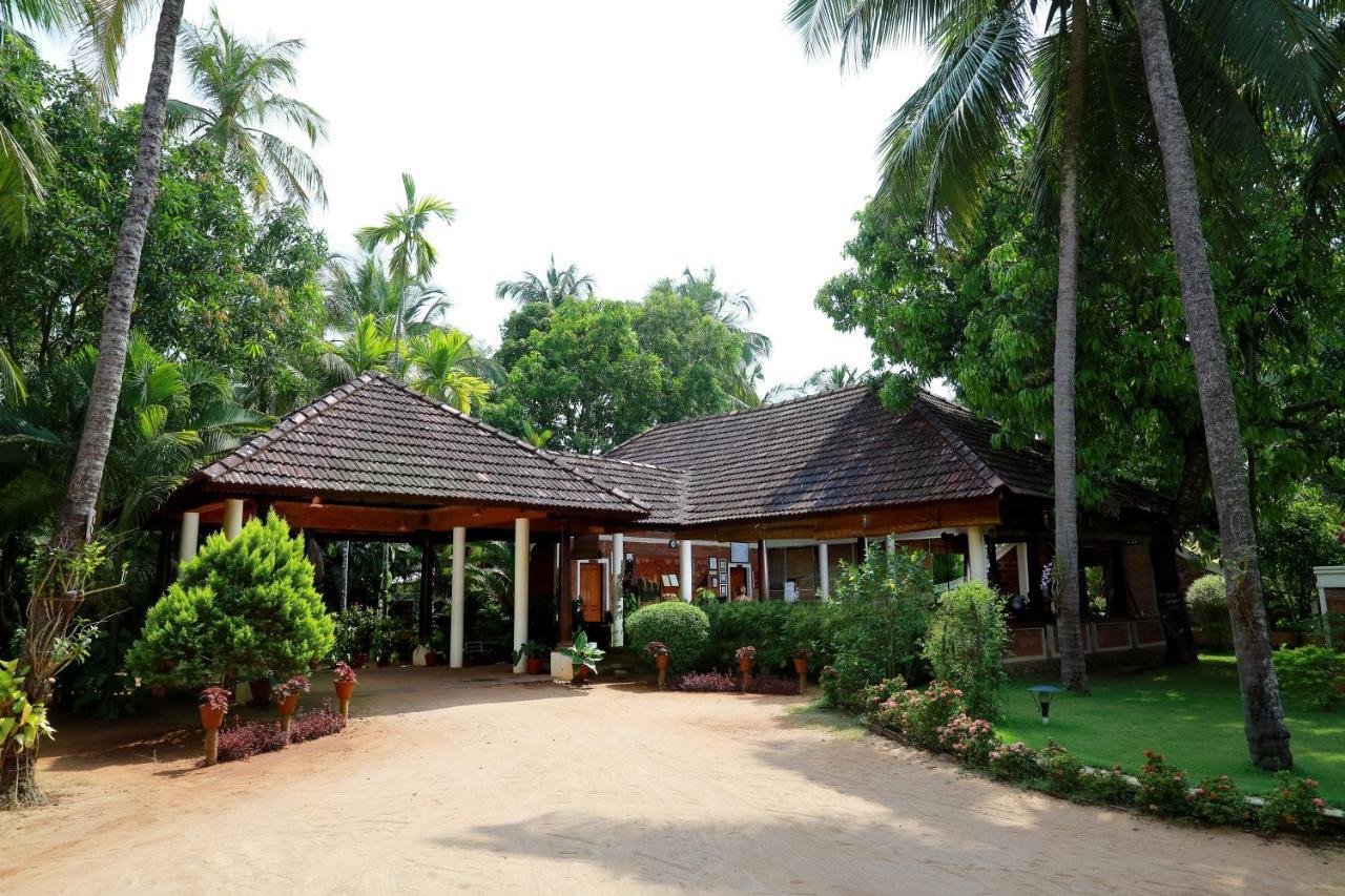 The Nattika Beach Resort Thrissur Buitenkant foto